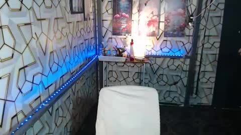 clyde_twinkx online show from October 13, 2:17 pm