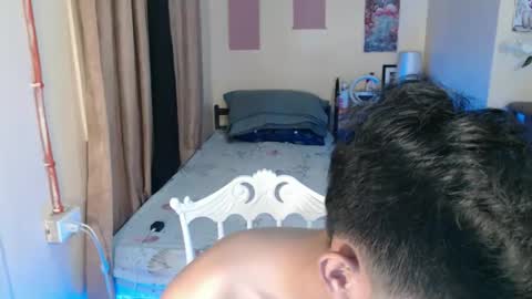 Snapshot of clyde_twinkx chatting on April 28, 6:51 am clyde_twinkx online show from April 28, 6:51 am