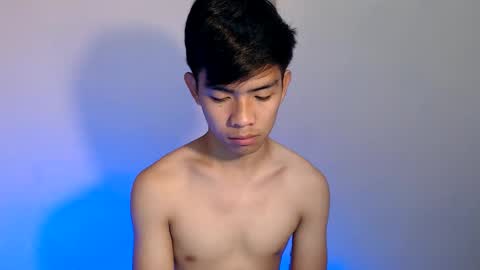 Snapshot of clyde_twinkx chatting on June 9, 2:12 am clyde_twinkx online show from June 9, 2:12 am