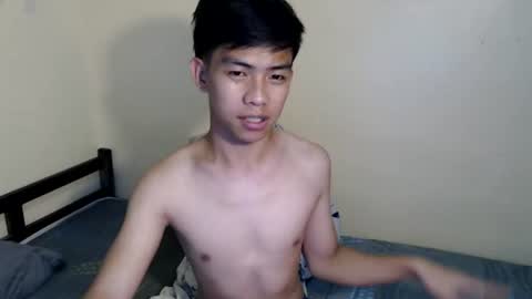 Snapshot of clyde_twinkx chatting on June 29, 10:59 am clyde_twinkx online show from June 29, 10:59 am