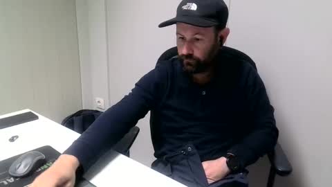 Snapshot of cmp_brandon chatting on December 2, 4:31 pm cmp_brandon online show from December 2, 4:31 pm