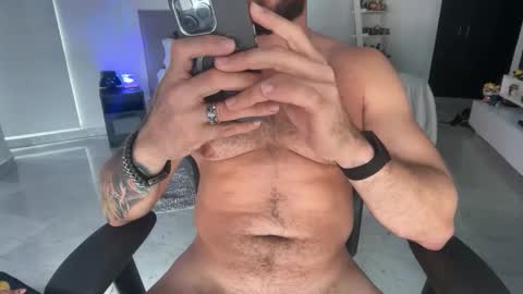 Snapshot of cmpunk11 chatting on April 29, 10:05 pm cmpunk11 online show from April 29, 10:05 pm