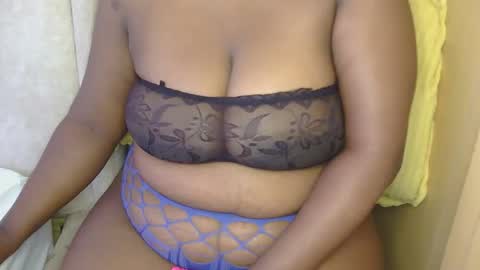 Snapshot of coco_vibes chatting on June 5, 6:20 am Zuri online show from June 5, 6:20 am