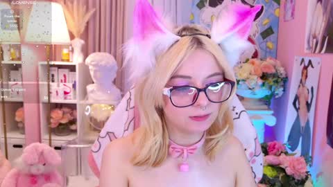 Mia online show from December 8, 3:10 am