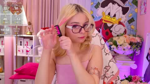 Mia online show from December 10, 9:22 pm