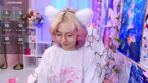 Mia online show from October 13, 2:06 pm