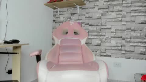 Snapshot of coffee_hot chatting on January 15, 5:15 pm laurita online show from January 15, 5:15 pm