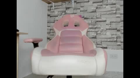 Snapshot of coffee_hot chatting on January 17, 6:54 pm laurita online show from January 17, 6:54 pm