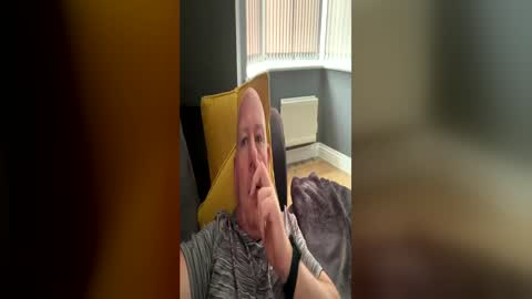 Snapshot of col4nows chatting on May 31, 12:23 pm col4nows online show from May 31, 12:23 pm