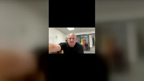 Snapshot of col4nows chatting on June 3, 2:33 pm col4nows online show from June 3, 2:33 pm