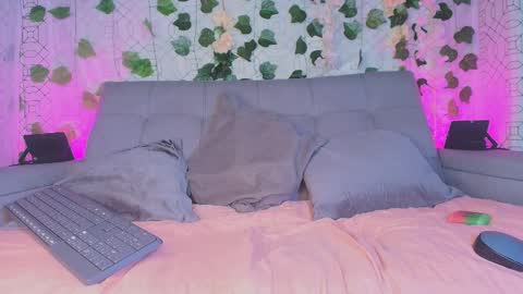 colett online show from October 4, 12:03 pm