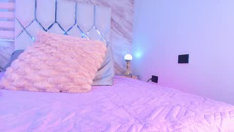 colett online show from November 26, 11:55 am