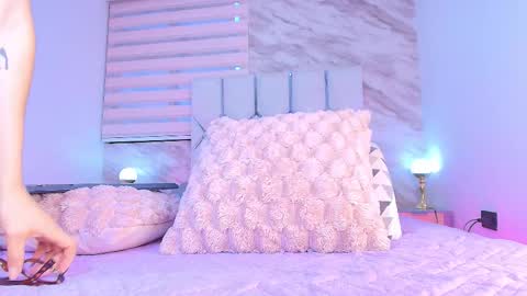 colett online show from December 15, 11:58 am