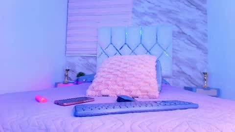 colett online show from April 13, 11:59 am