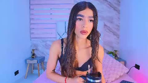 Snapshot of colett_hall chatting on June 15, 12:40 pm colett online show from June 15, 12:40 pm