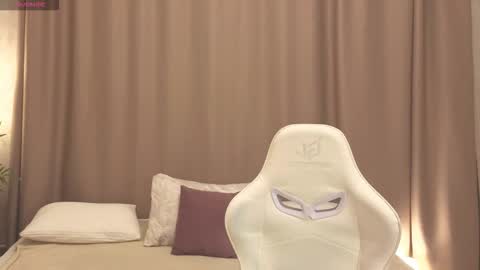 Collen Mon Tue Wed Thu Fri GMT 3 0300am - 0900am  online show from March 25, 4:46 pm