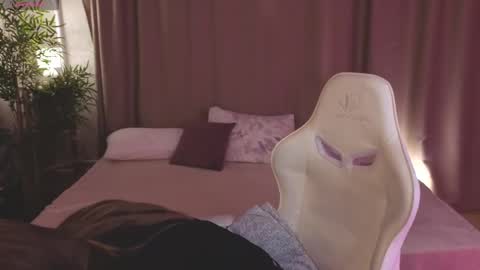 Collen Mon Tue Wed Thu Fri GMT 3 0300am - 0900am  online show from March 29, 4:51 pm