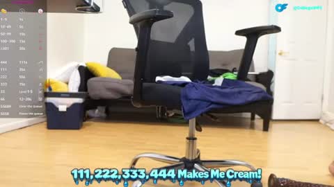 College001 online show from July 18, 1:48 pm