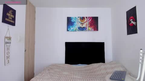 college_muscle_ass online show from April 21, 7:28 pm