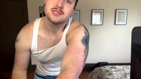 Snapshot of collegeboy417 chatting on February 6, 10:21 pm collegeboy417 online show from February 6, 10:21 pm