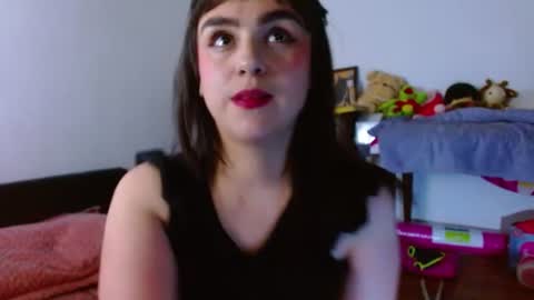 Snapshot of collette_beaufoy chatting on June 19, 7:01 am Collette online show from June 19, 7:01 am
