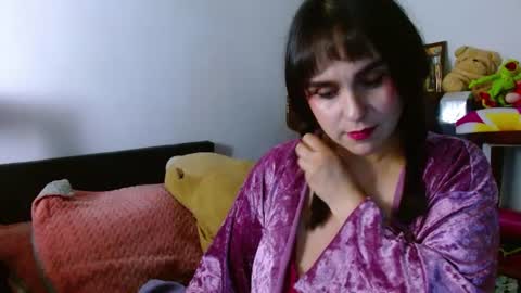 Snapshot of collette_beaufoy chatting on June 22, 5:37 am Collette online show from June 22, 5:37 am
