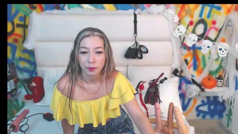 valentina online show from October 9, 11:30 am