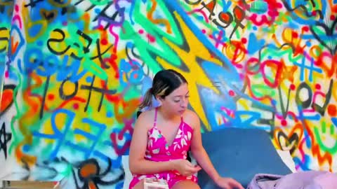 valentina online show from April 13, 11:59 am