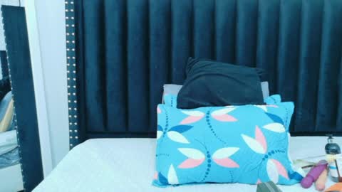  GRETCHEN  online show from April 21, 12:22 pm