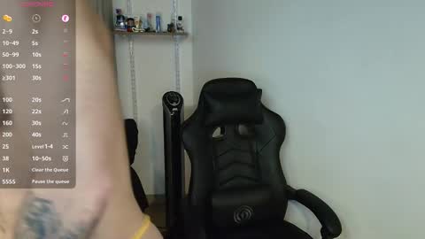 colombianmuscle8 online show from March 25, 2:39 am