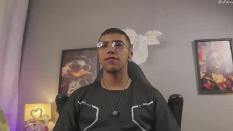 colstorw_ online show from March 13, 10:33 am