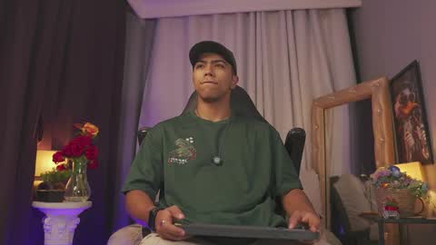 colstorw_ online show from April 4, 9:40 am