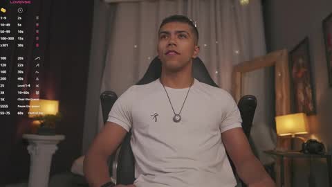 colstorw_ online show from April 20, 10:07 am