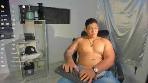 coltonmassif_ online show from December 15, 11:42 pm