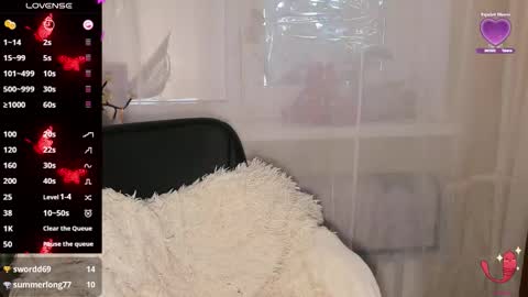 Mia online show from December 3, 10:57 am