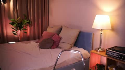 Snapshot of come_in_bed chatting on May 6, 2:11 pm Audrey online show from May 6, 2:11 pm