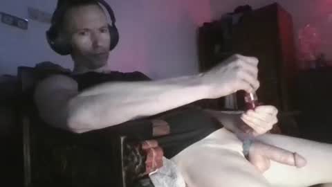 Snapshot of comecontrol chatting on December 9, 11:36 am comecontrol online show from December 9, 11:36 am