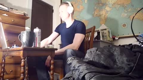 Snapshot of comecontrol chatting on March 4, 5:42 am comecontrol online show from March 4, 5:42 am