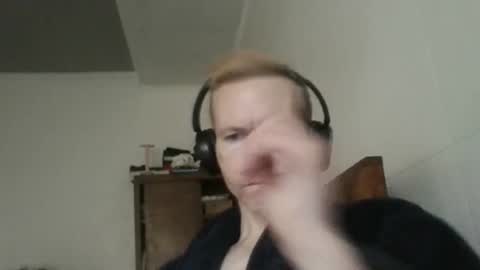 Snapshot of comecontrol chatting on September 15, 9:09 am comecontrol online show from September 15, 9:09 am