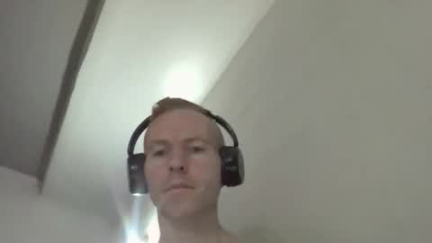 Snapshot of comecontrol chatting on October 19, 11:33 am comecontrol online show from October 19, 11:33 am