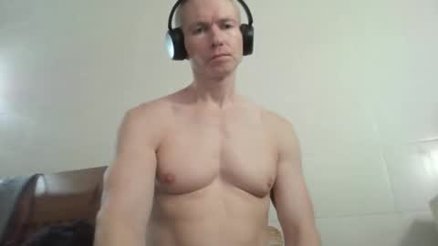 Snapshot of comecontrol chatting on October 29, 3:09 am comecontrol online show from October 29, 3:09 am