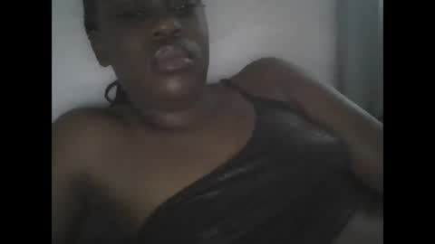 Snapshot of comicalcara chatting on January 19, 7:46 am Cara online show from January 19, 7:46 am