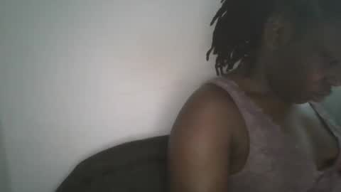 Snapshot of comicalcara chatting on January 22, 9:46 am Cara online show from January 22, 9:46 am