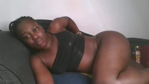 Snapshot of comicalcara chatting on February 13, 3:39 am Cara online show from February 13, 3:39 am