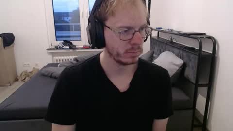 commanderchip online show from October 25, 6:10 am