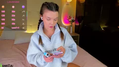 Snapshot of completee_fool chatting on November 15, 1:03 am completee_fool online show from November 15, 1:03 am