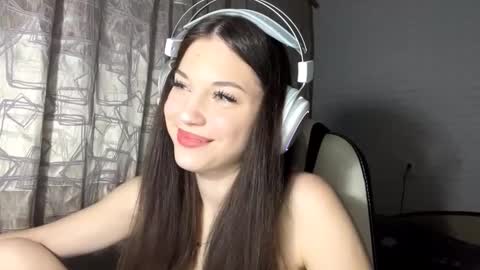 Bella  online show from October 15, 1:00 pm