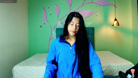 Snapshot of connie_bell chatting on November 10, 7:35 pm C O N N I E online show from November 10, 7:35 pm