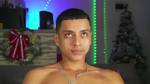 Seraf rincon  independent model online show from December 4, 1:25 am