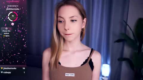 Snapshot of constanceglascov chatting on September 16, 5:41 am Hello im Sofia Welcme to my room .More hugs and kiss for you online show from September 16, 5:41 am